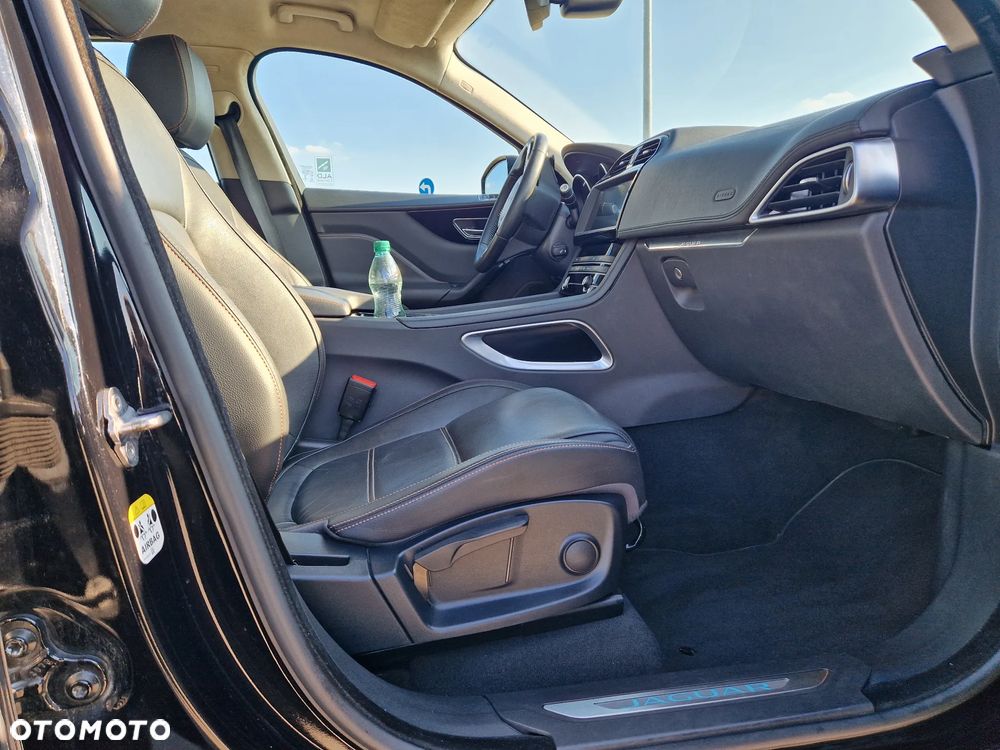 Jaguar F-Pace 20d AWD Prestige - 13