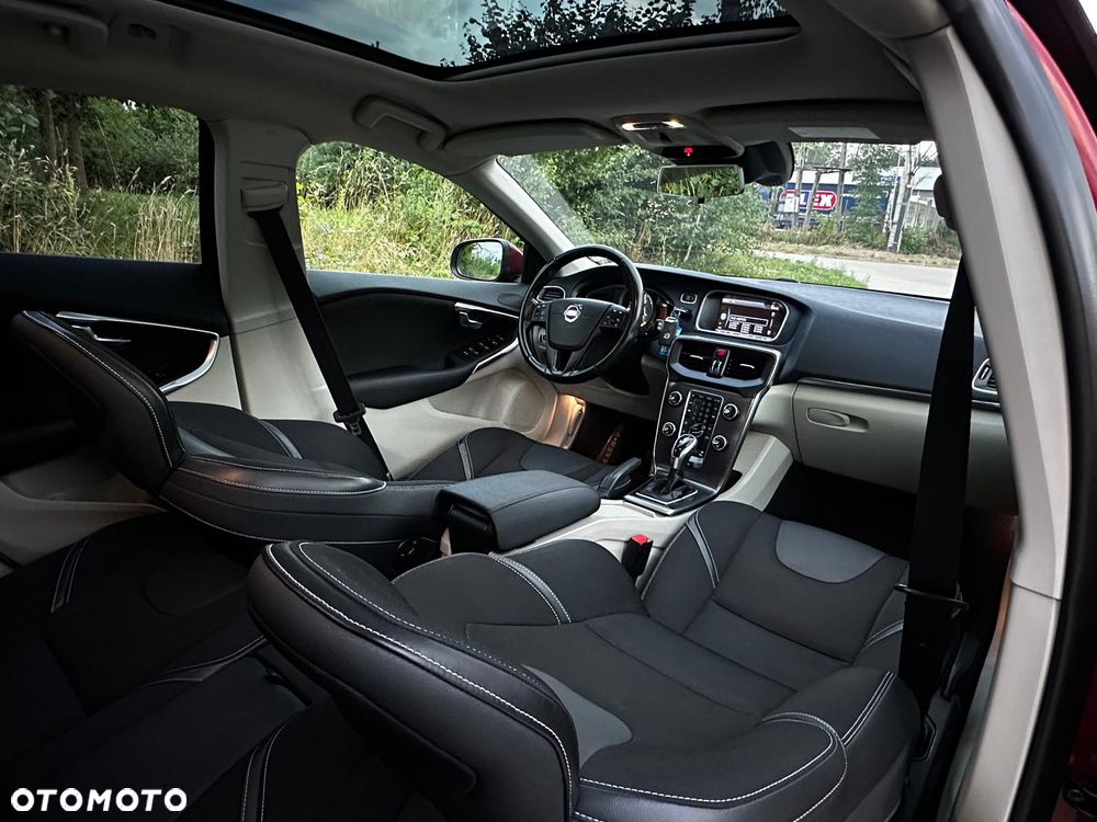 Volvo V40 D3 Geartronic Summum - 17