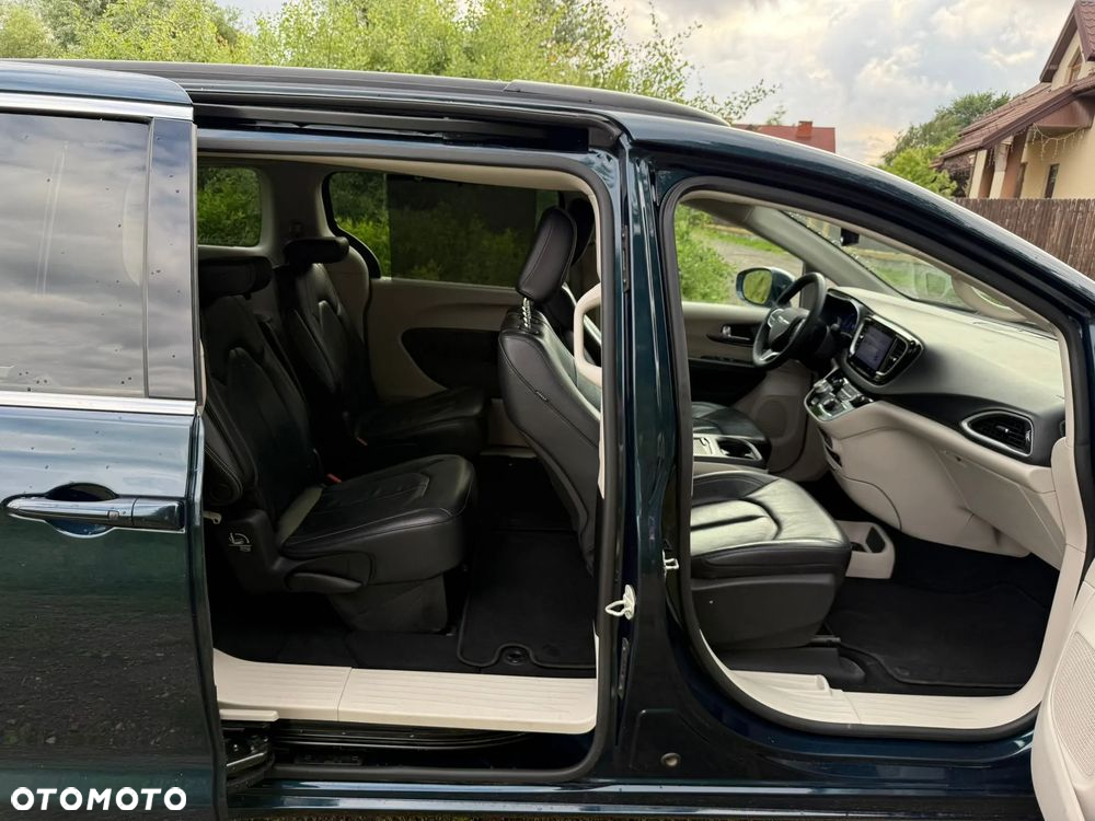 Chrysler Pacifica - 21