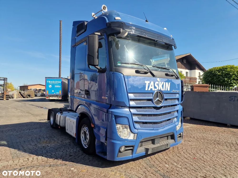Mercedes-Benz ACTROS - 3
