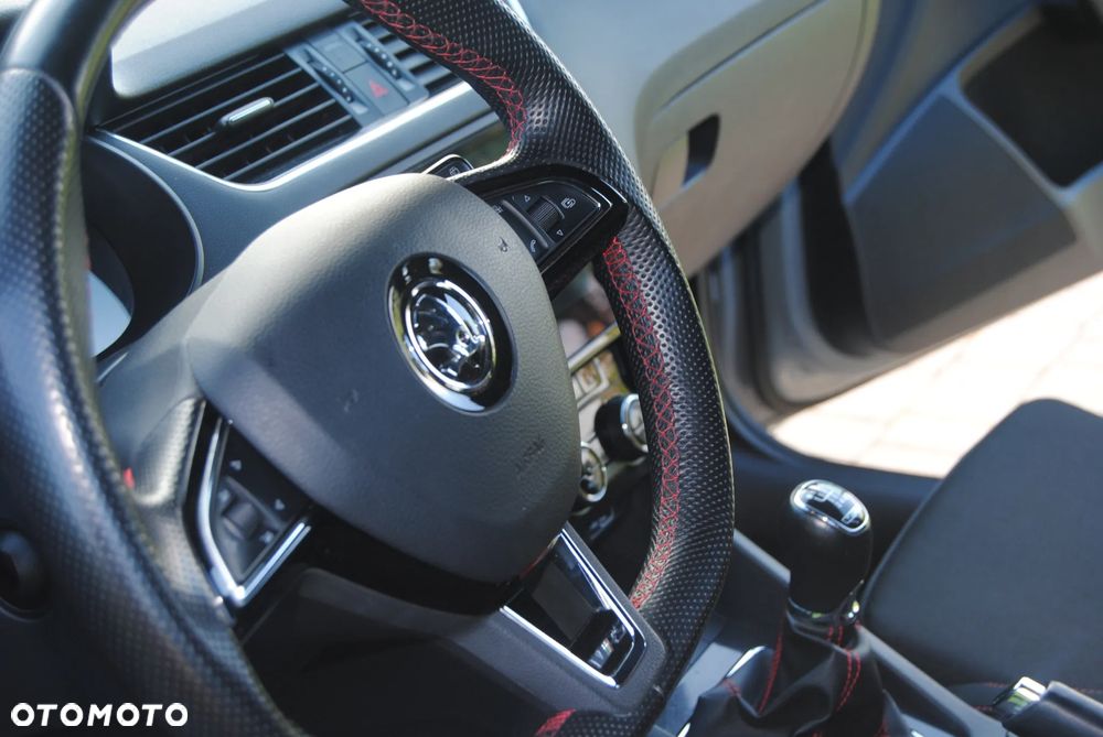 Skoda Octavia 2.0 TSI RS - 14