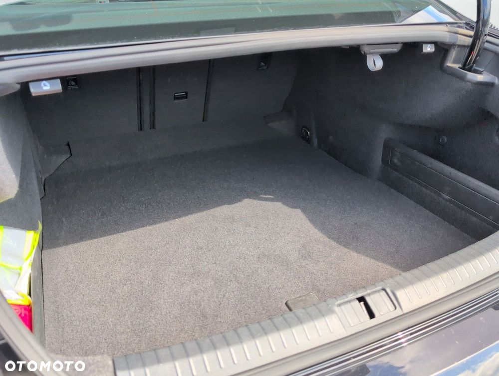 Volkswagen Passat 2.0 TSI Business DSG - 9