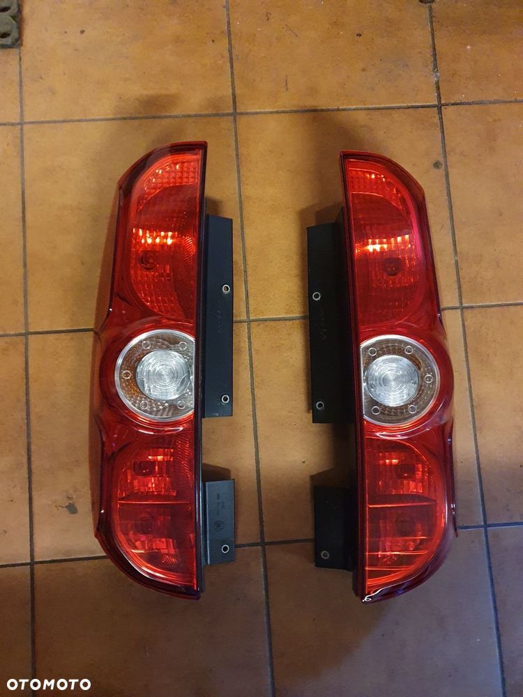 LAMPA L/P TYŁ FIAT DOBLO II OPEL COMBO D WERSJA 2 DRZWI