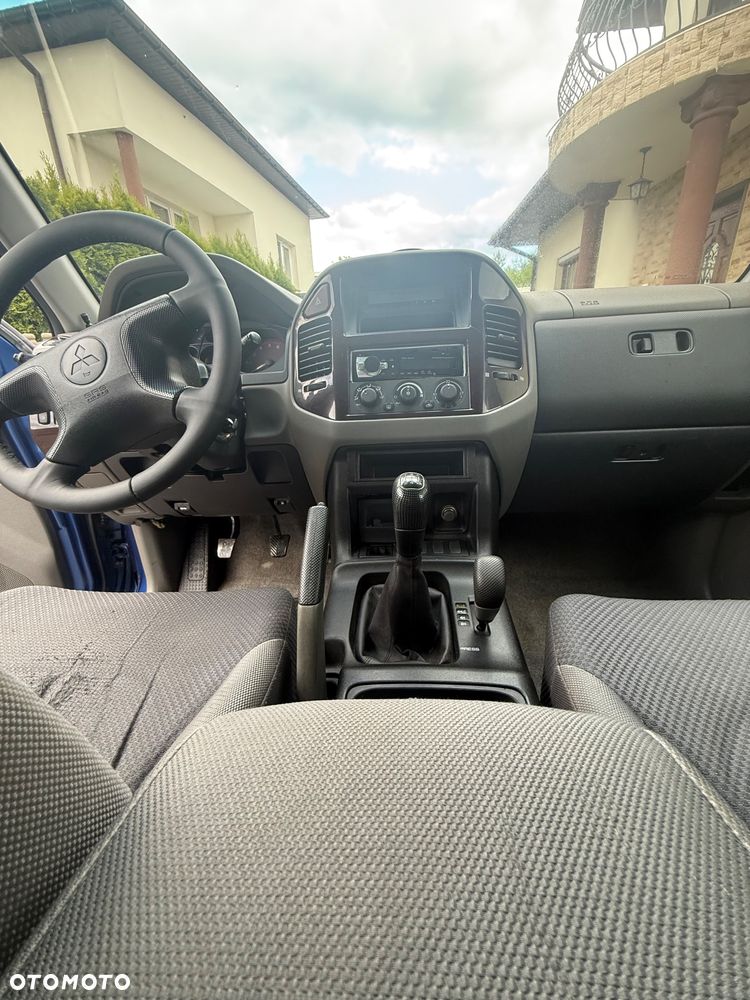 Mitsubishi Pajero - 11