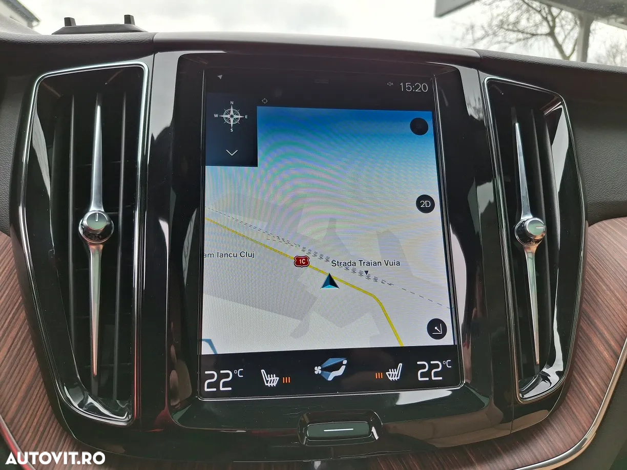 Volvo XC 60 T8 Twin Engine AWD Momentum Pro - 16