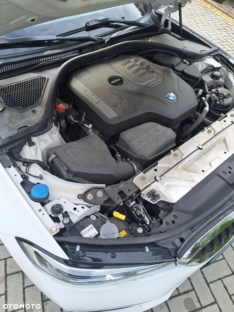 BMW Seria 3 330i xDrive Sport Line sport - 35