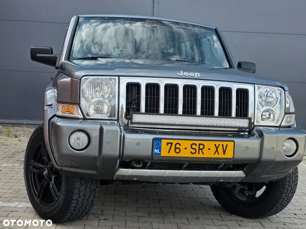 Jeep Commander 5.7 V8 Overland - 22