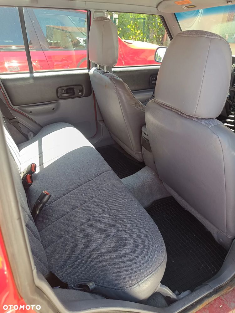 Jeep Cherokee 2.5 Sport - 22