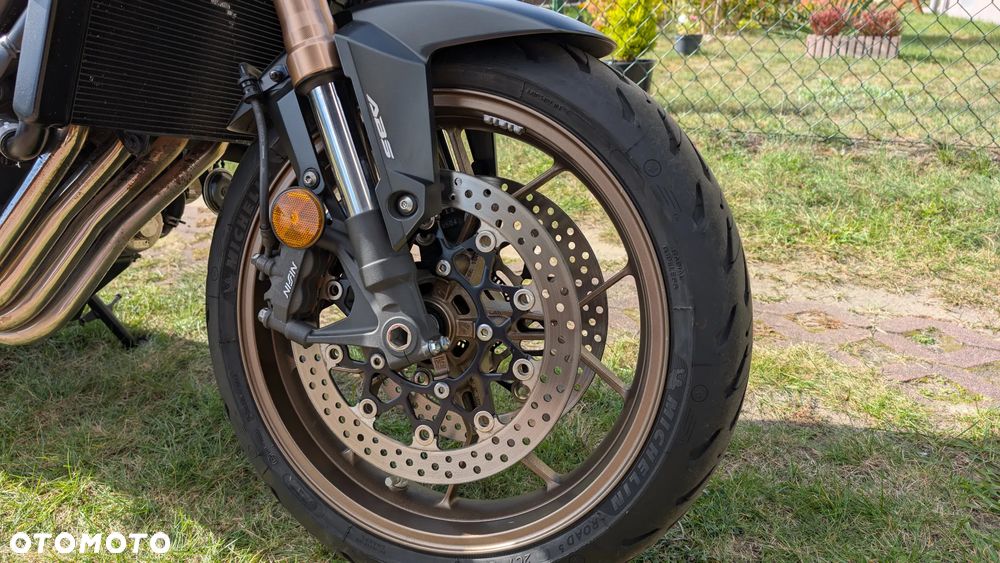 Honda CB - 9