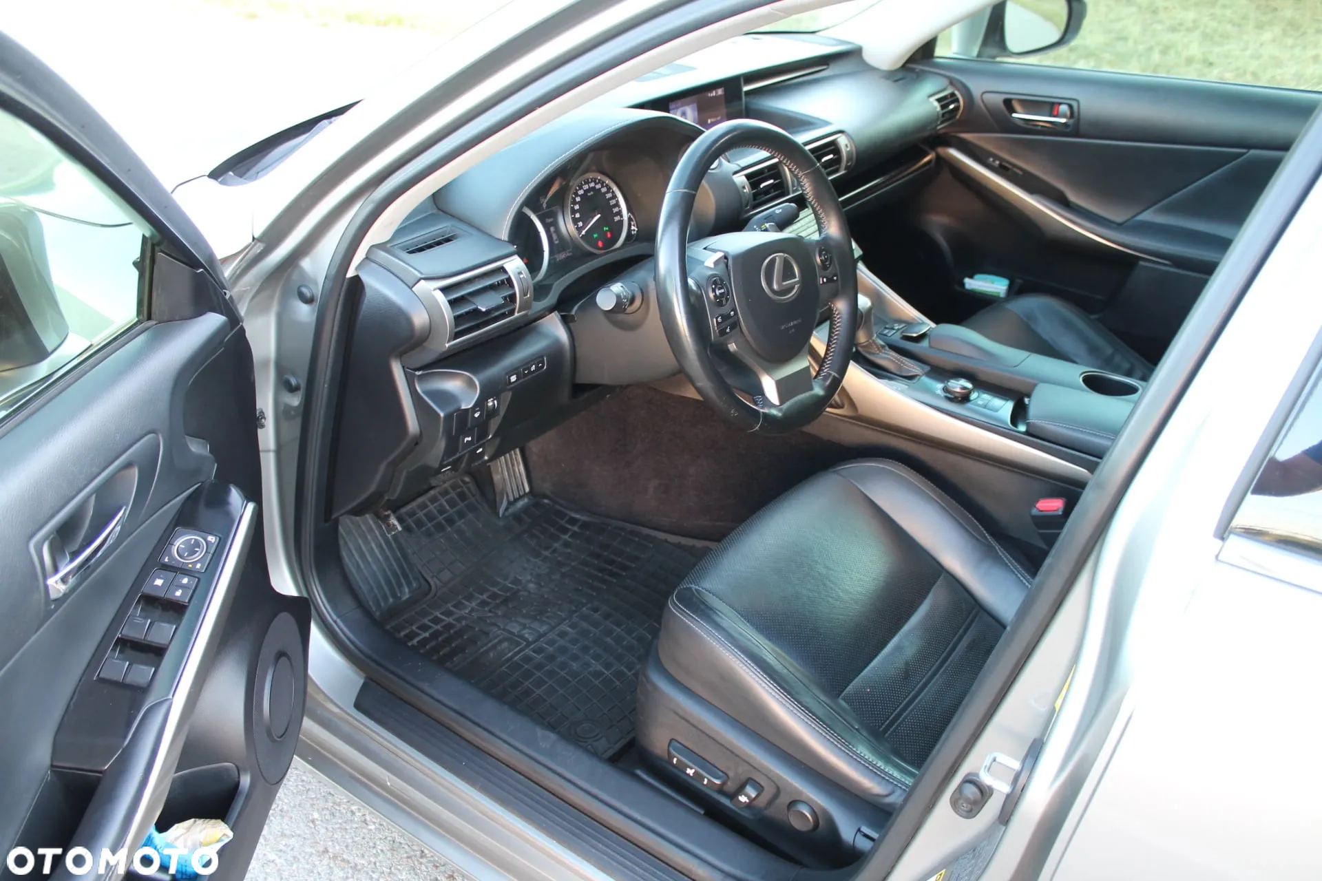 Lexus IS 300h BusinessEdition - 8