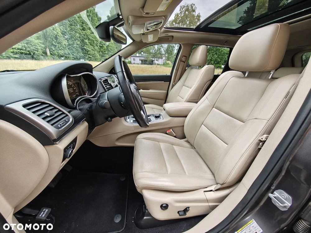 Jeep Grand Cherokee - 12