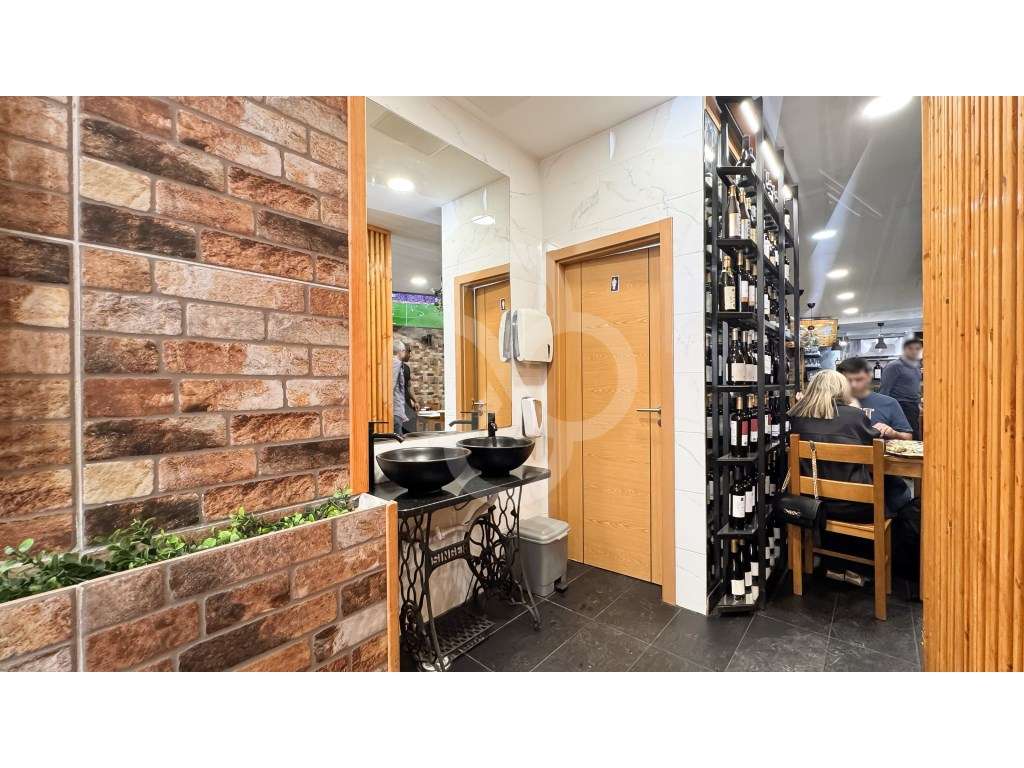 Restaurante a funcionar totalmente equipado na rua Gomes Freire Lisboa - Grande imagem: 4/17