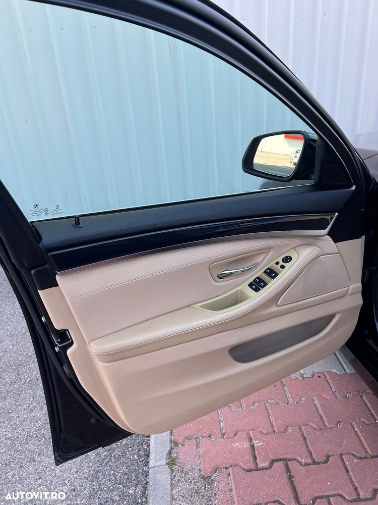 BMW Seria 5 520d Aut. Luxury Line - 30