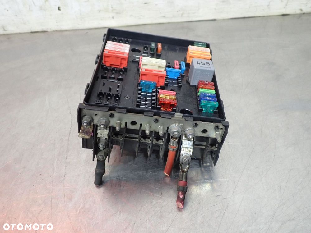 SKRZYNKA BEZPIECZNIKÓW SEAT ALTEA - 1