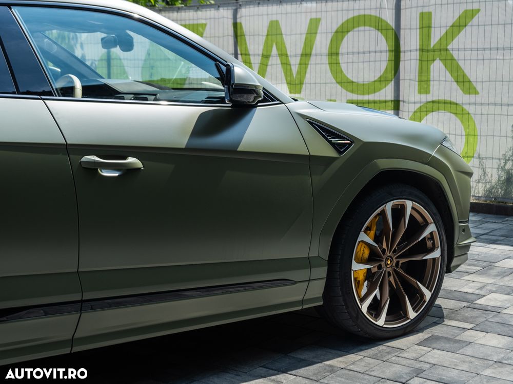 Lamborghini URUS - 26