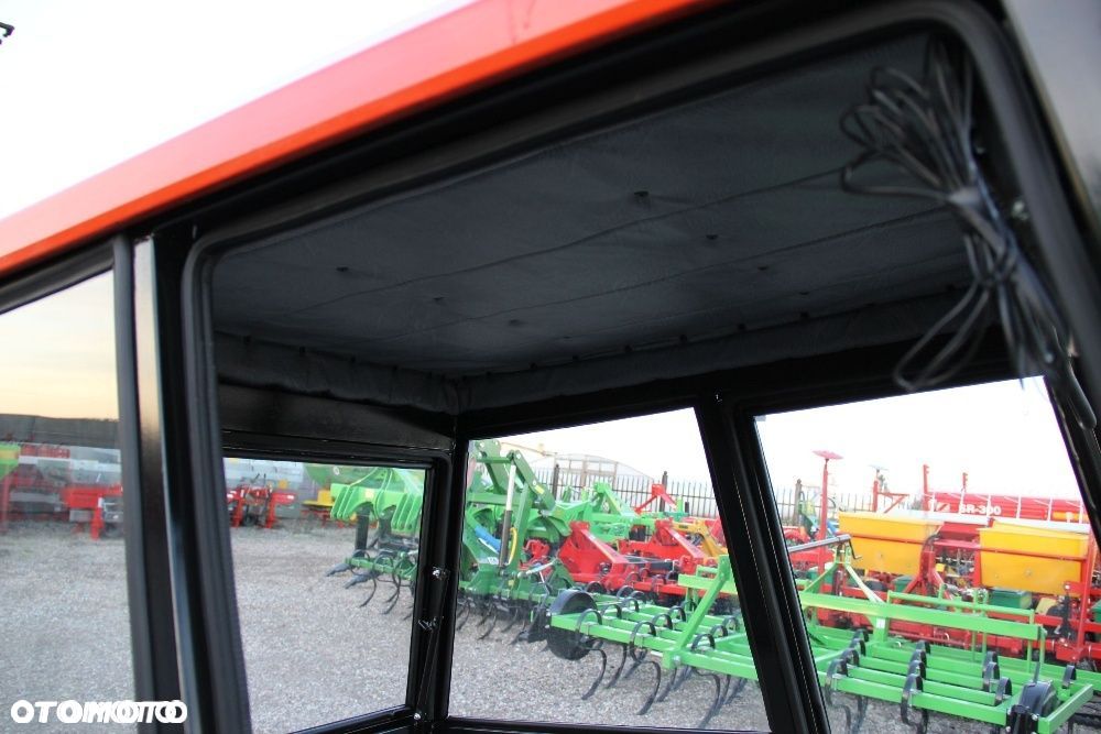 Kabina ciągnikowa do ciągnika MF 235 255 bez błotników CE - 2
