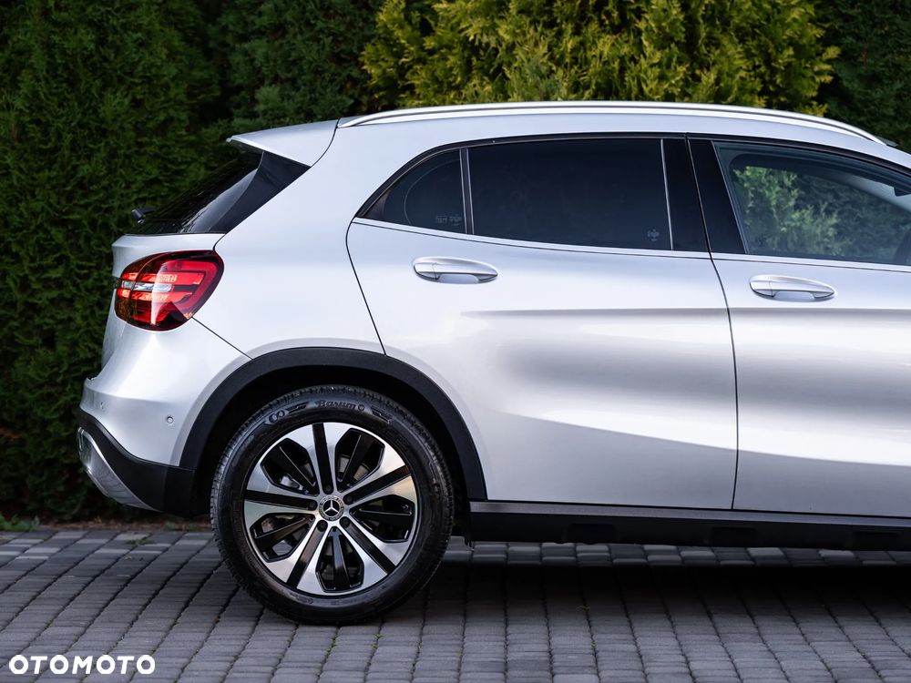 Mercedes-Benz GLA - 11