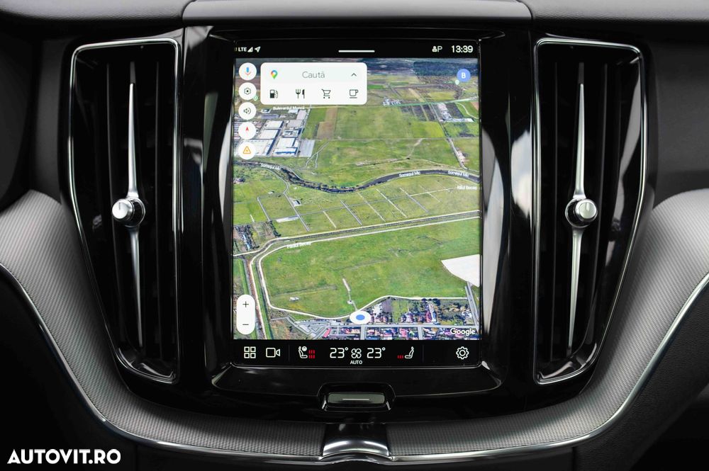 Volvo XC 60 B4 MHEV AT8 AWD R-Design - 34