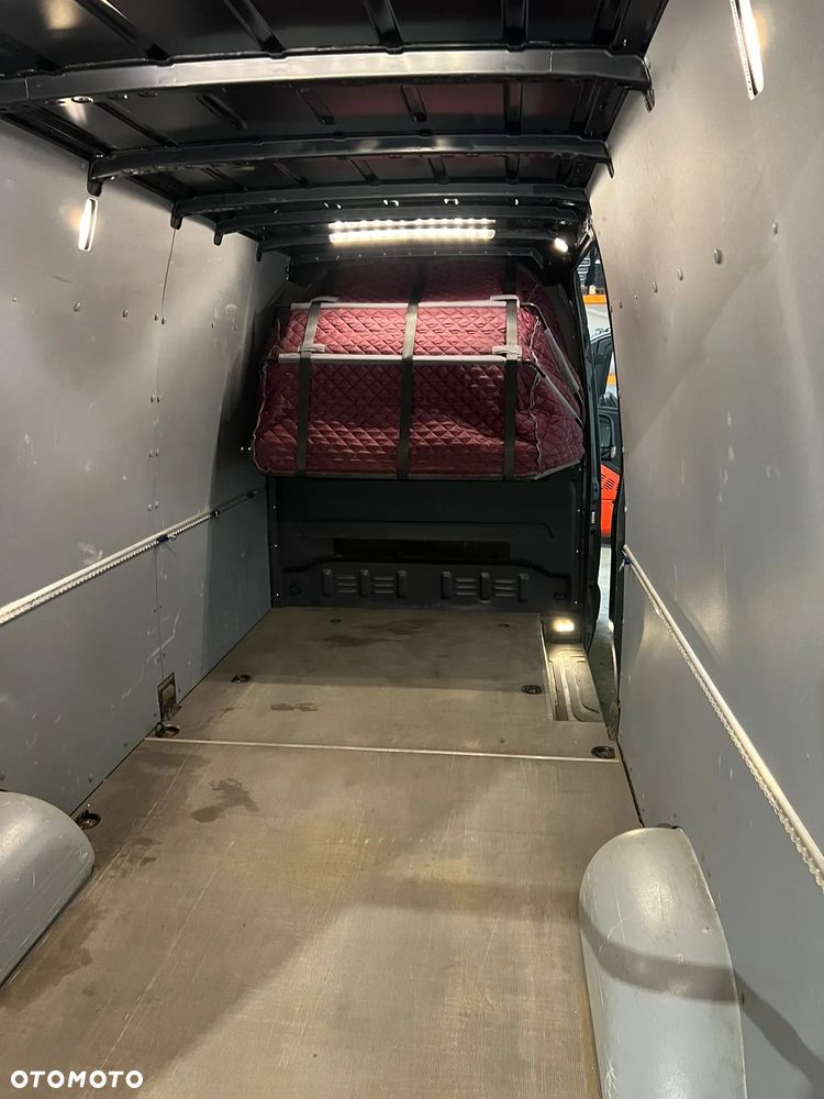 Mercedes-Benz Sprinter - 13