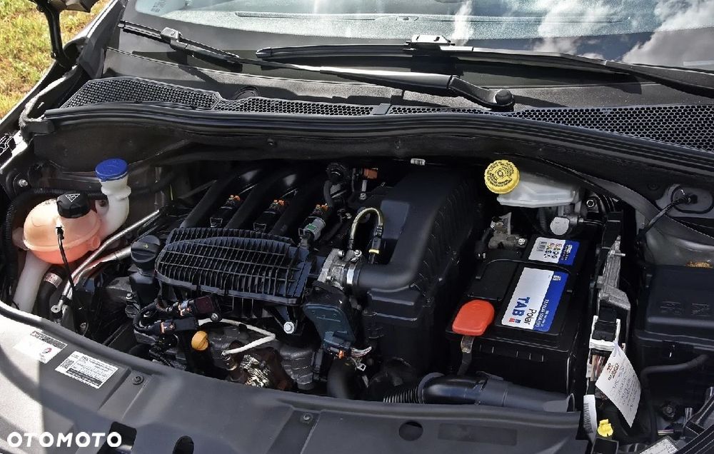 Peugeot 2008 1.2 VTi Allure - 37