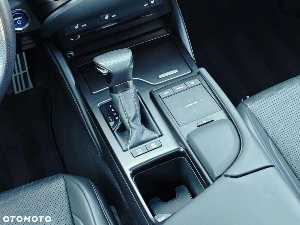 Lexus ES 300h F Sport Edition - 23