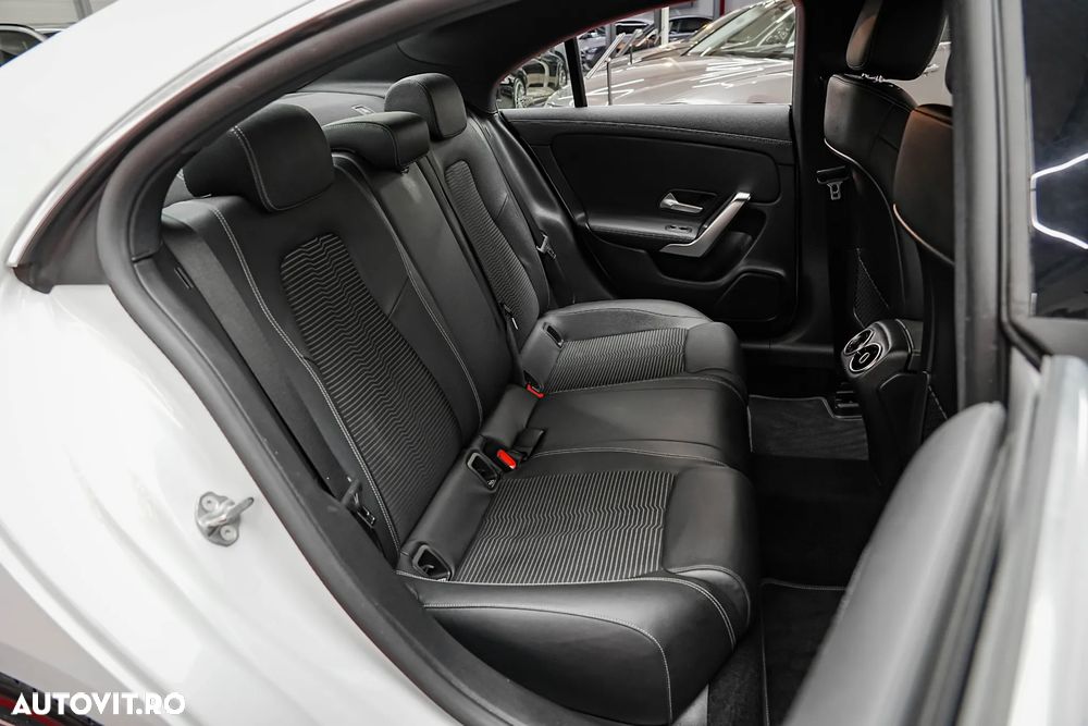 Mercedes-Benz CLA 180 7G-DCT Special Edition - 34
