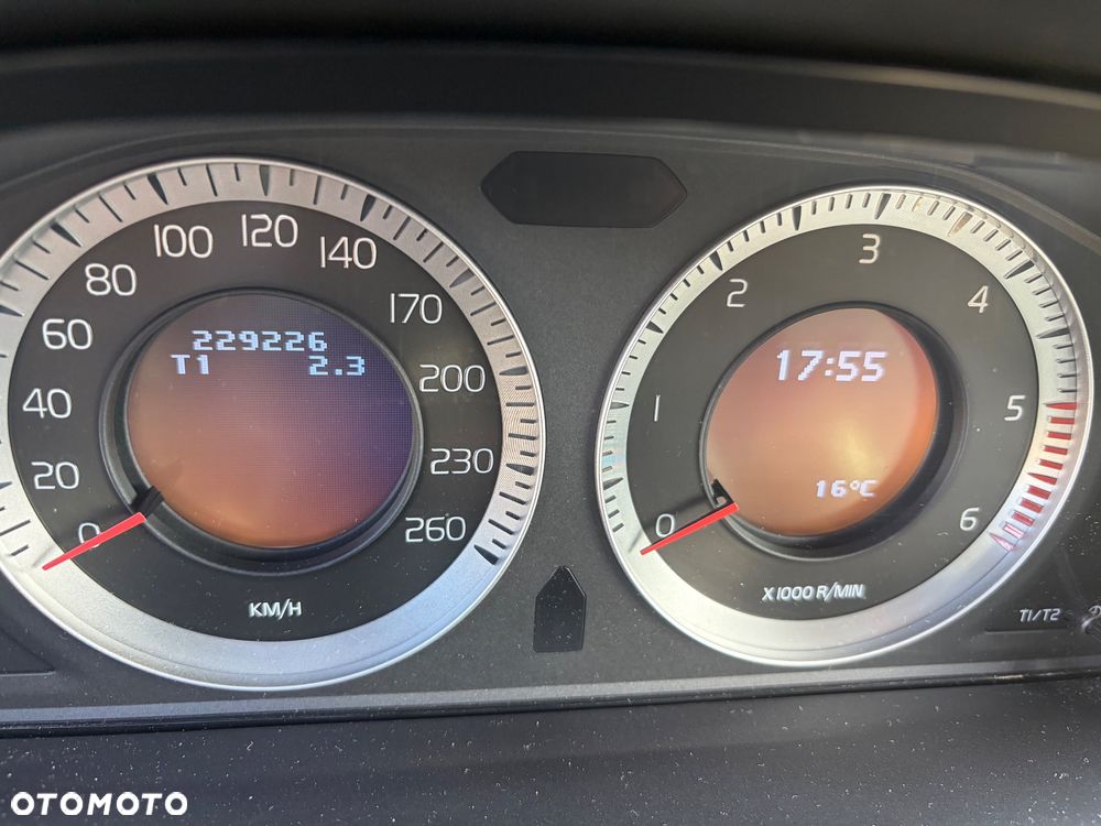Volvo XC 60 2.4D AWD Summum - 9