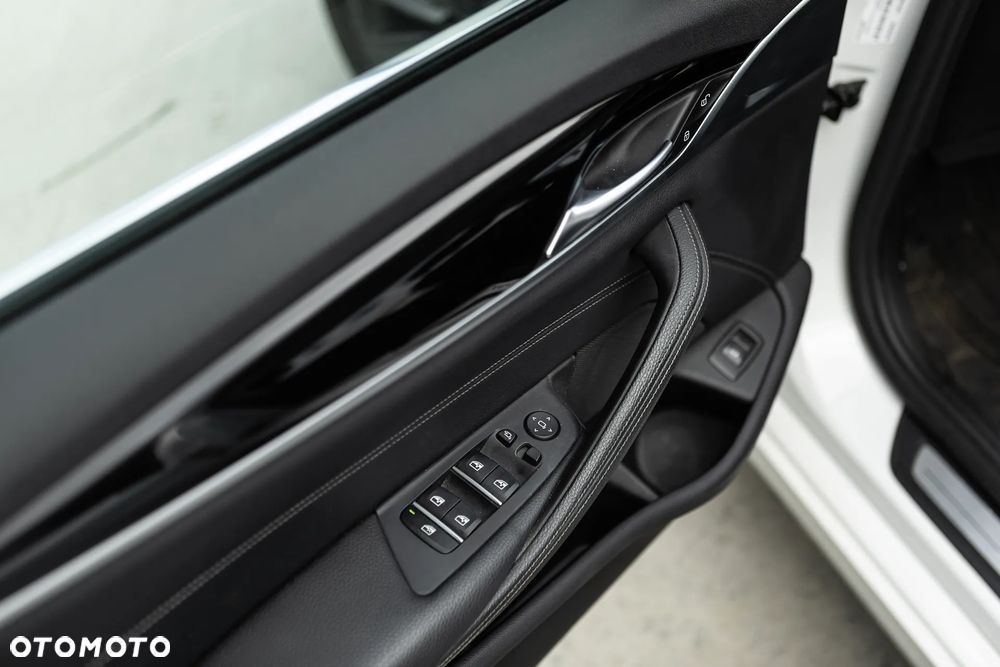 BMW Seria 5 518d Sport Line sport - 28