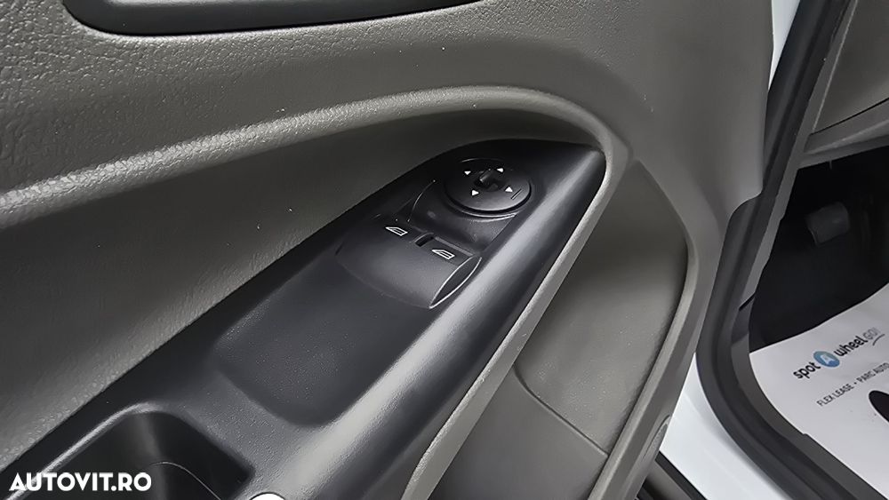 Ford Transit Connect - 11