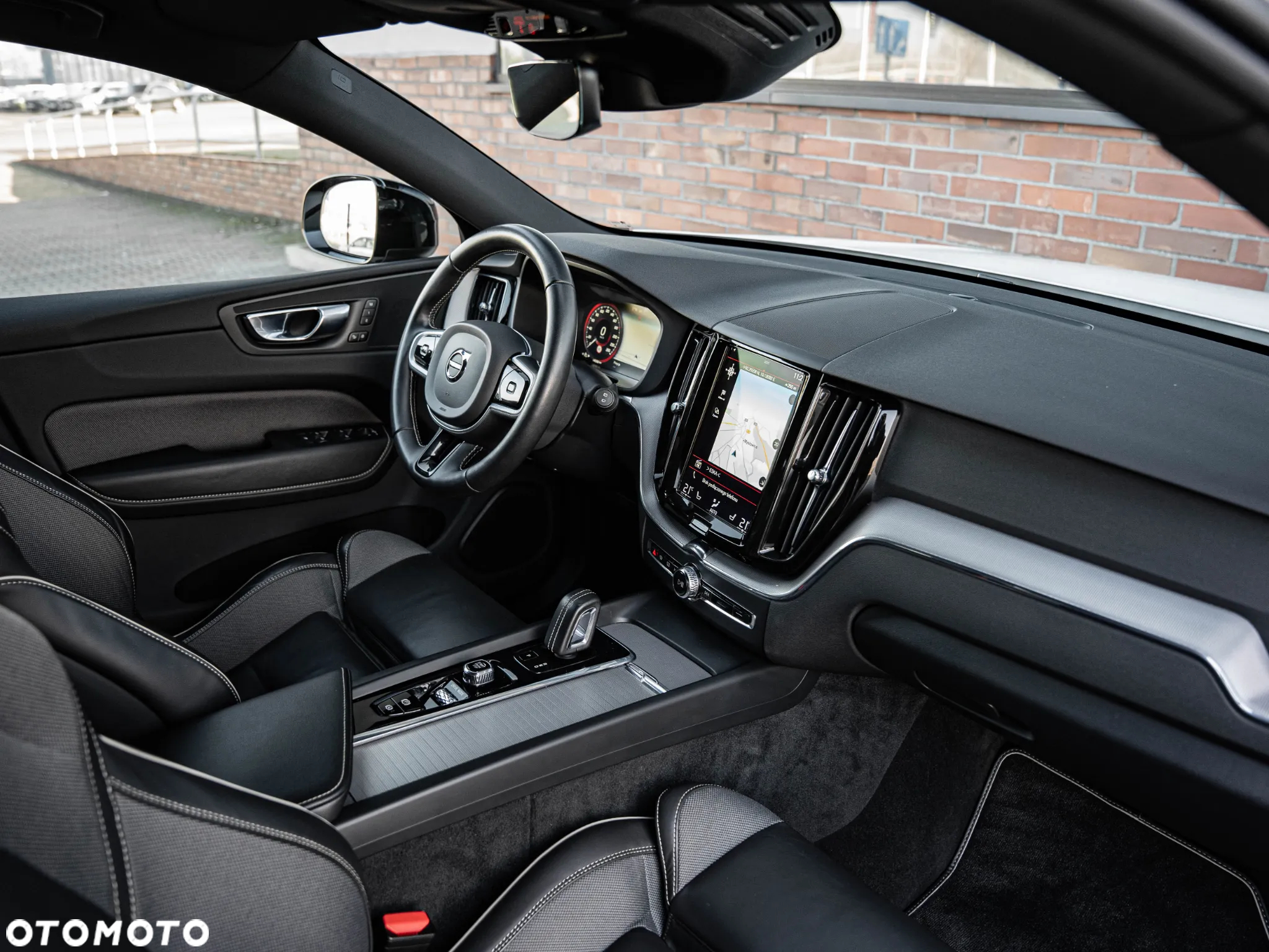 Volvo XC 60 B4 D Plus Dark - 24