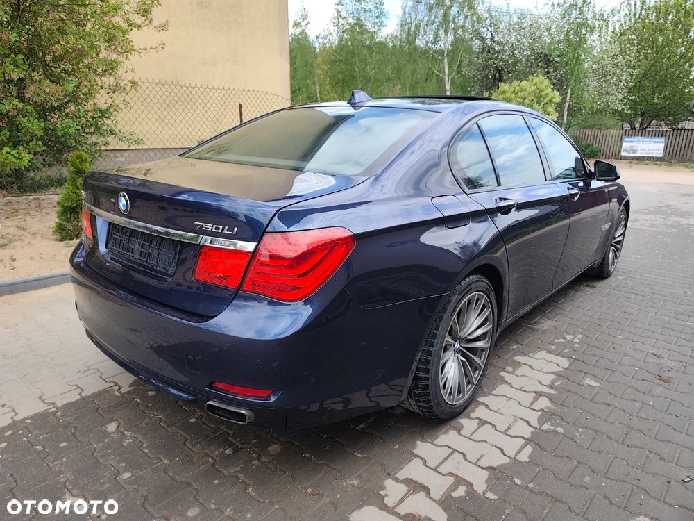 BMW Seria 7 750i L xDrive - 33