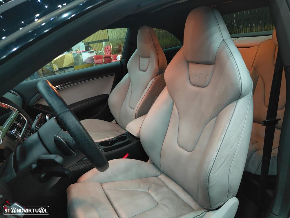 Audi RS5 4.2 FSi quattro - 12