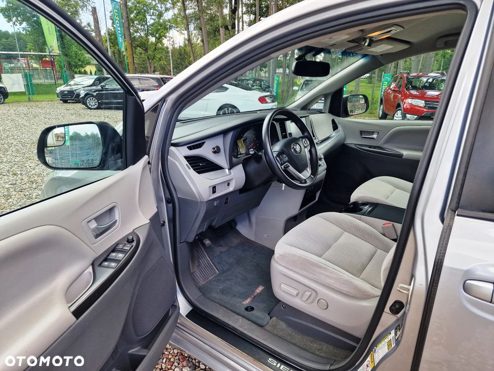 Toyota Sienna - 7