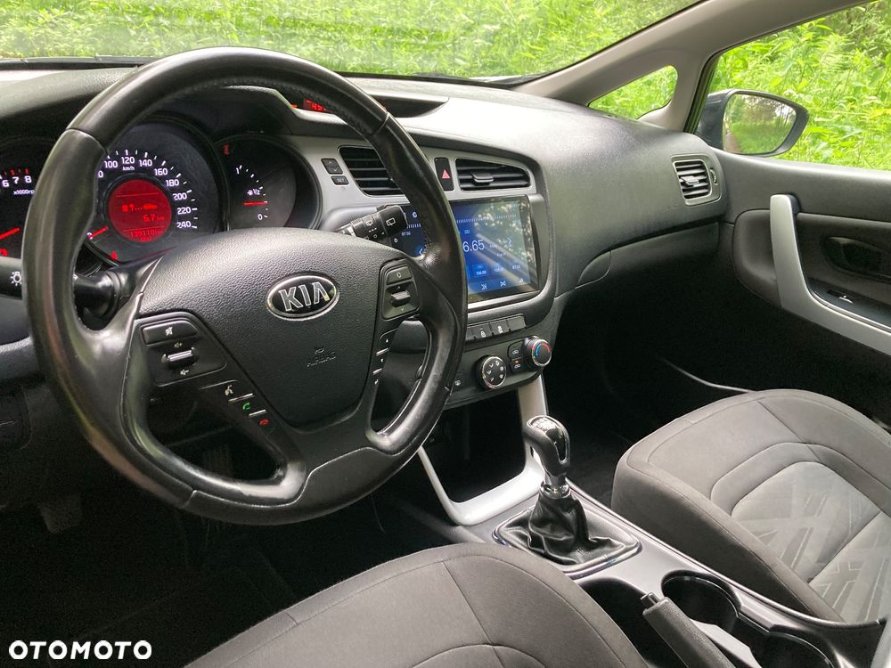 Kia Ceed - 8
