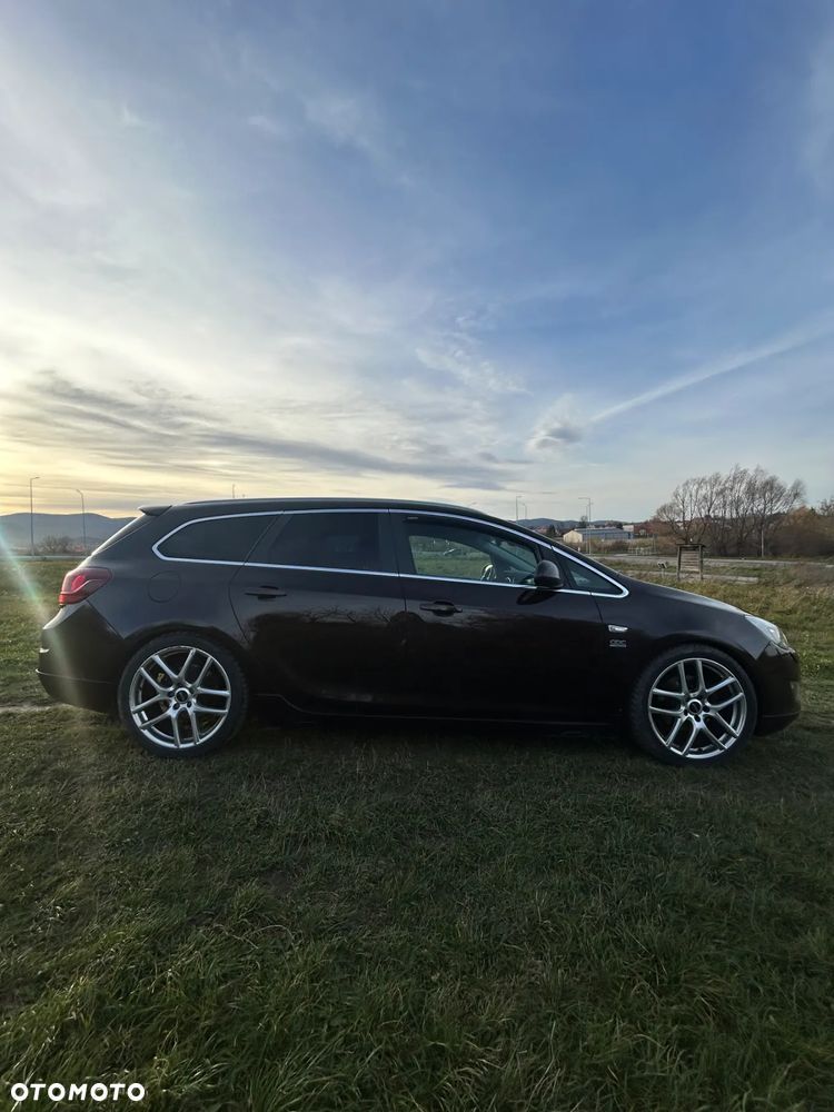 Opel Astra 2.0 CDTI DPF SportsTourer Style - 4