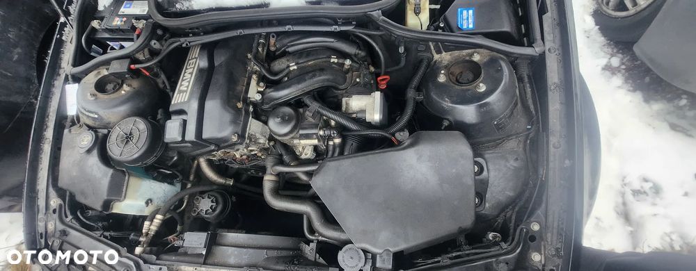 BMW Seria 3 318i - 9