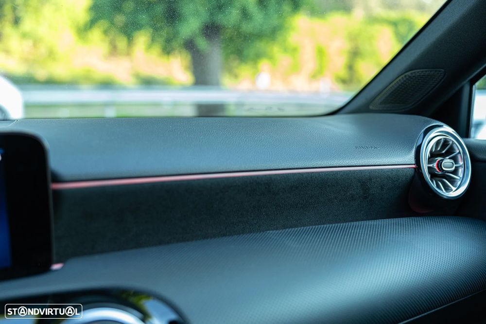 Mercedes-Benz A 200 Limousine 7G-DCT AMG Line - 35