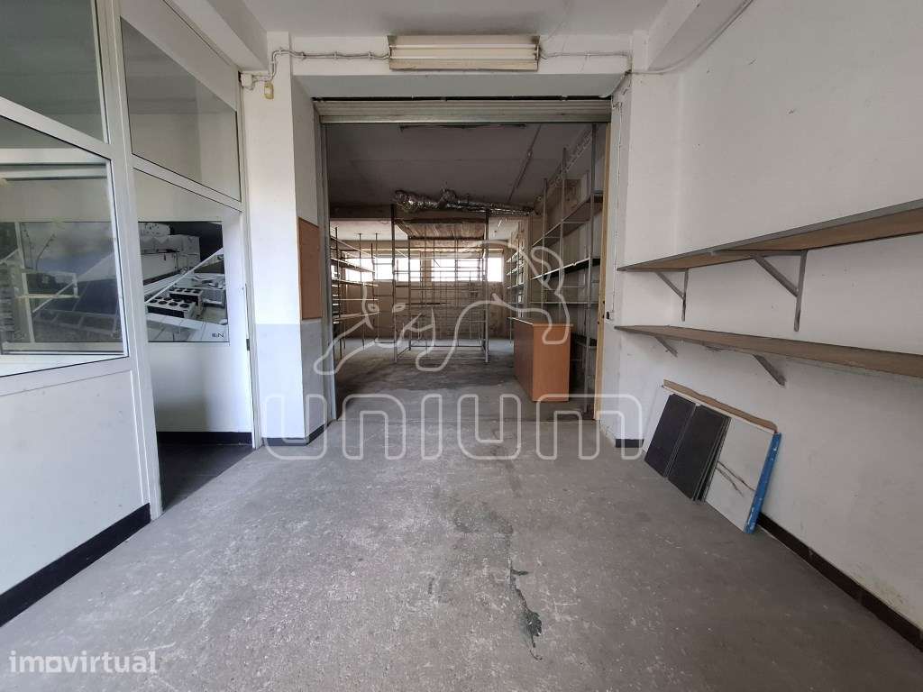 Armazém para venda em Santa Maria Maior - Grande imagem: 2/10