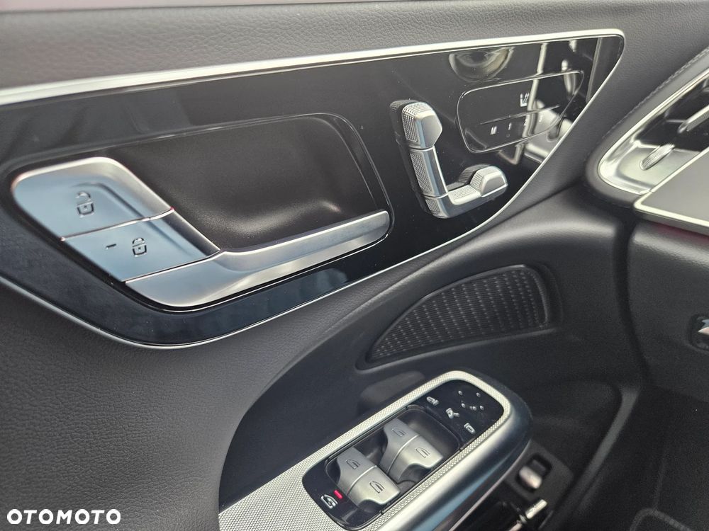 Mercedes-Benz Klasa E 200 mHEV 4-Matic AMG 9G-Tronic - 34