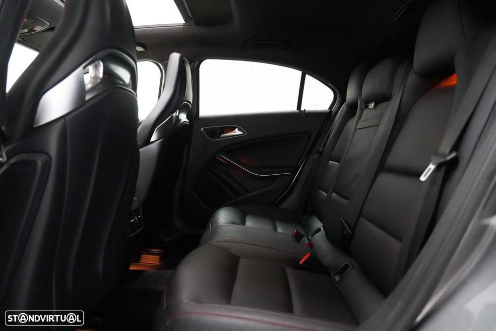 Mercedes-Benz A 45 AMG 4-Matic - 8