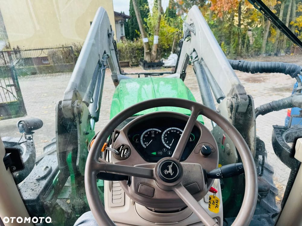 John Deere 6125R - 17