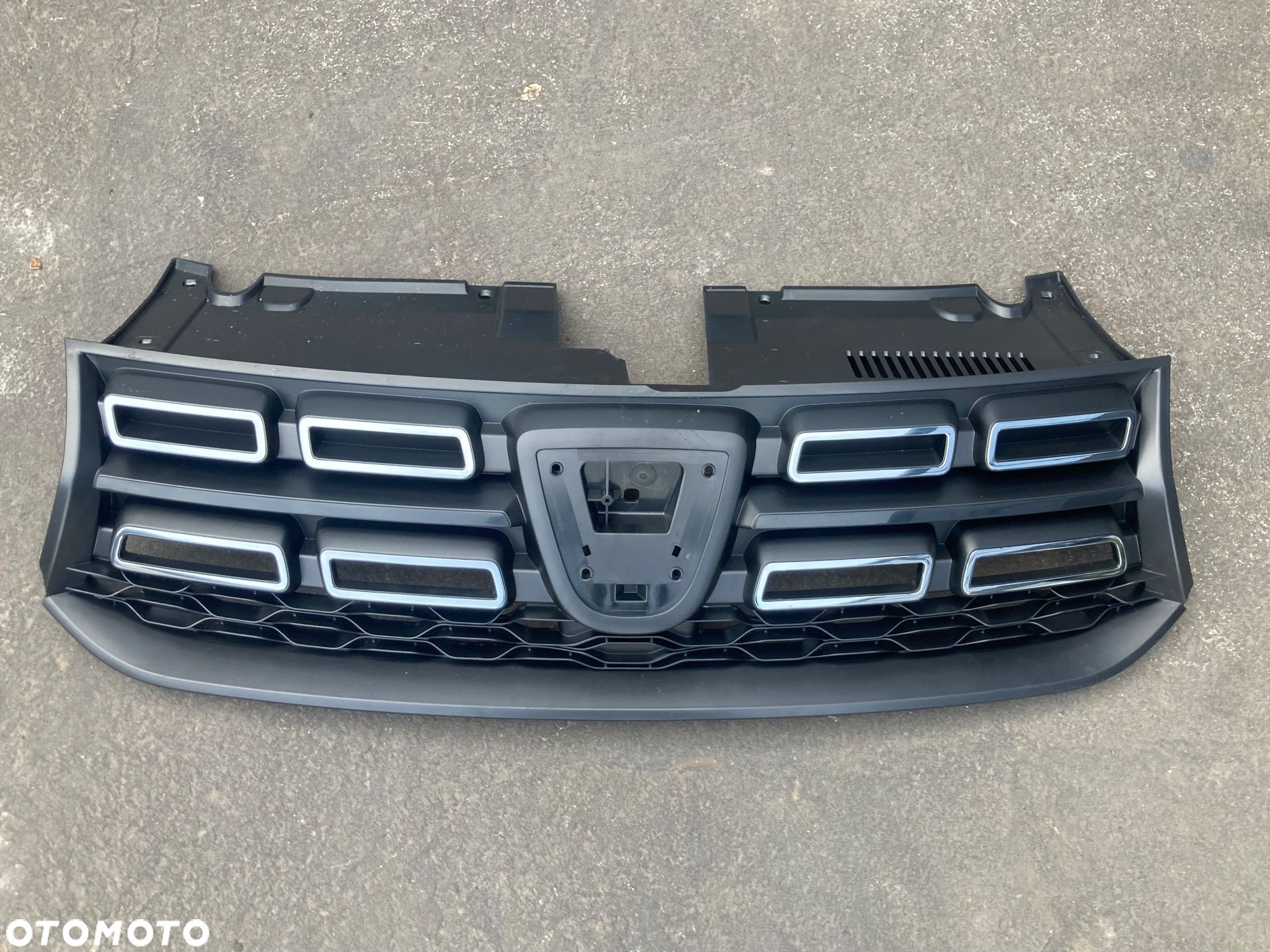 Dacia Sandero II Logan 2 II LIFT stepway mcv Nowy ( lekko uszczerbiony) ORYGINALNY GRILL ATRAPA chłodnicy oryginał Wwa - 1