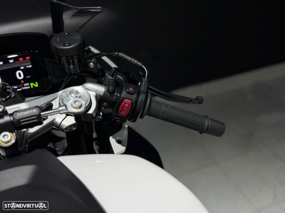 CF Moto 675SR-R - 34