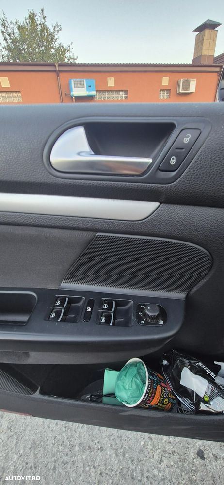 Volkswagen Golf 1.6 TDI BlueMotion Technology DSG Comfortline - 28
