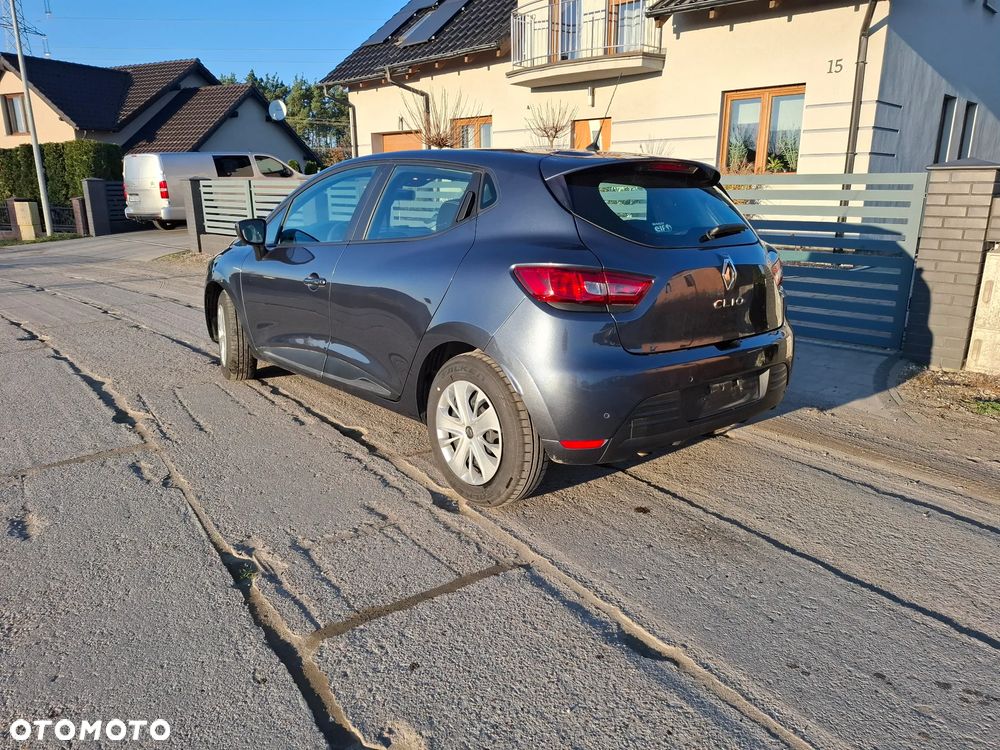 Renault Clio 1.2 16V 75 Limited - 25