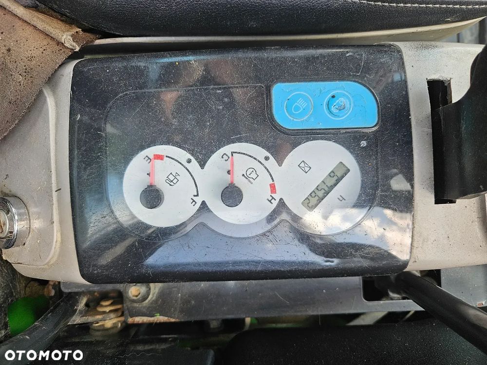 Komatsu PC30MR-2 - 10