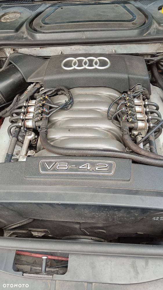 Audi A8 4.2 L Quattro - 14