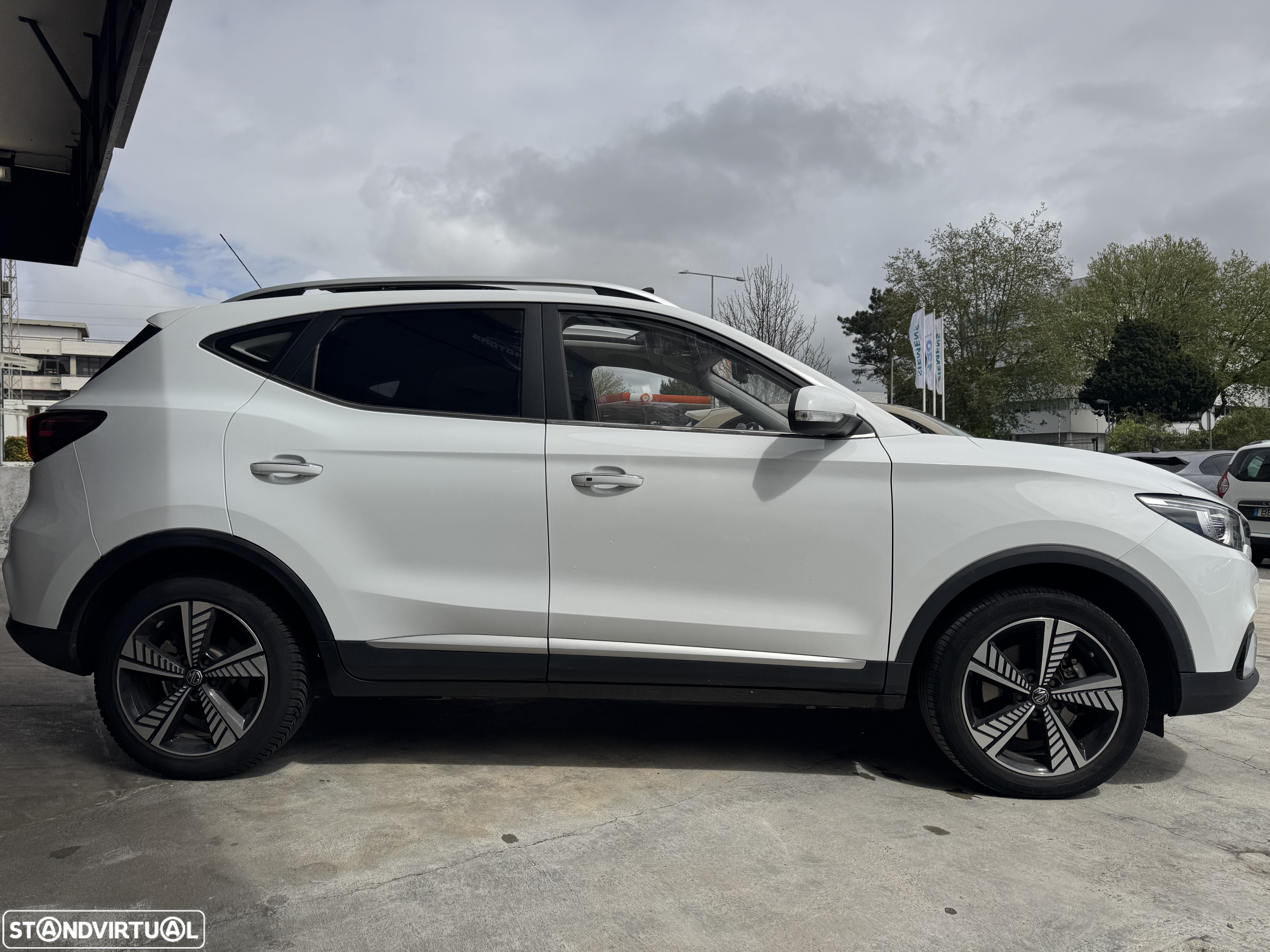 MG ZS EV 44.5 kWh Luxury - 6