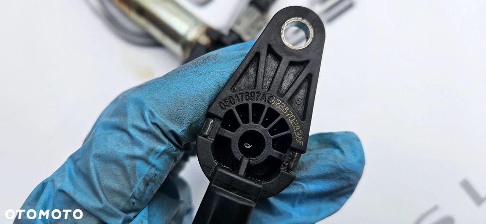 Dodge Durango III LIFT 2017- 3.6 V6 Zawór o zmiennym wzniosie Zawór zmiennych faz Czujnik wałka rozrządu głowicy Czujnik faz rozrządu 05047897AC - 2