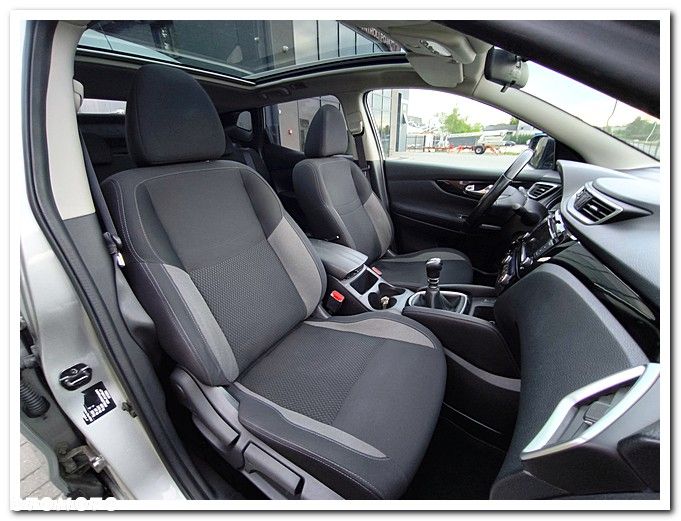 Nissan Qashqai 1.3 DIG-T N-WAY - 24